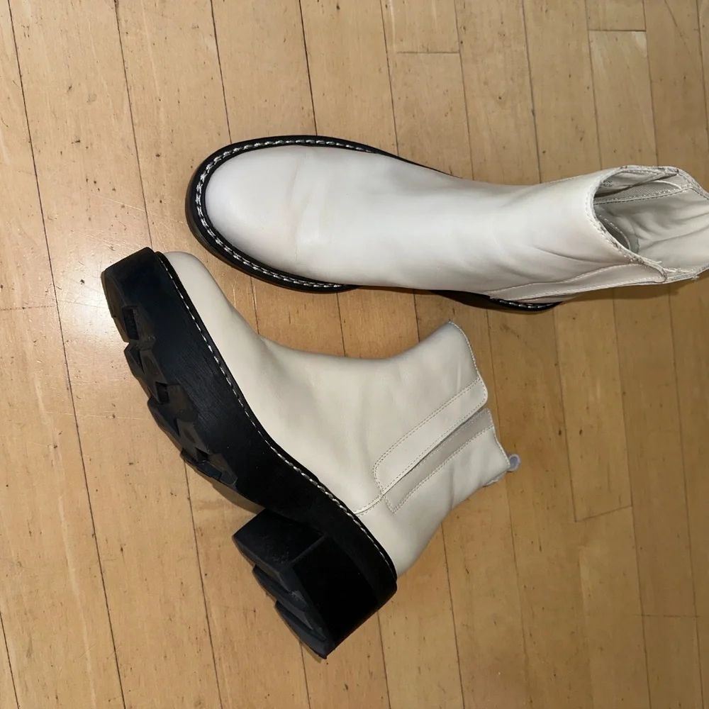 Like New Calvin Klein Amina Chelsea lug sole boot, 6.5, GD1111 - Picture 4 of 10